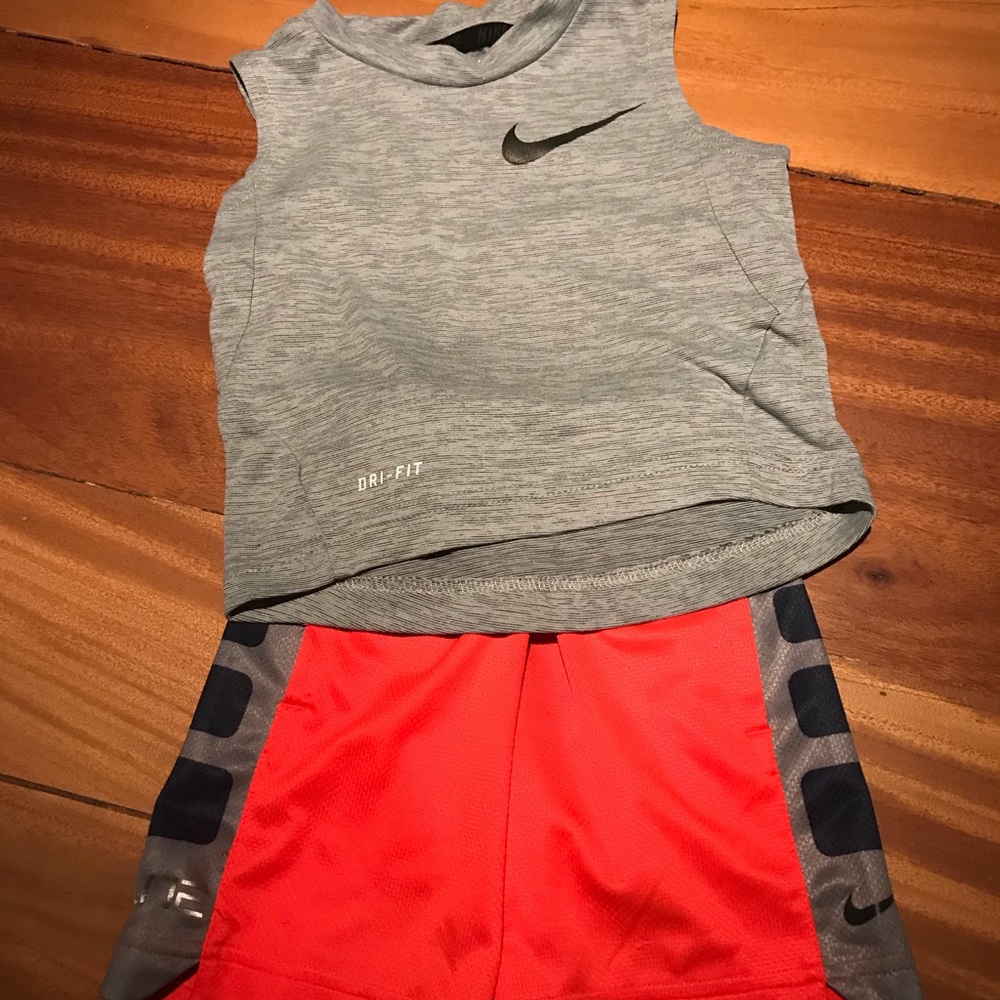 Nike outfit 2t
